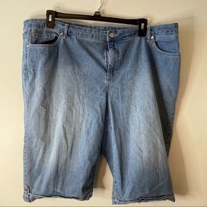 Gloria Vanderbilt light wash capris